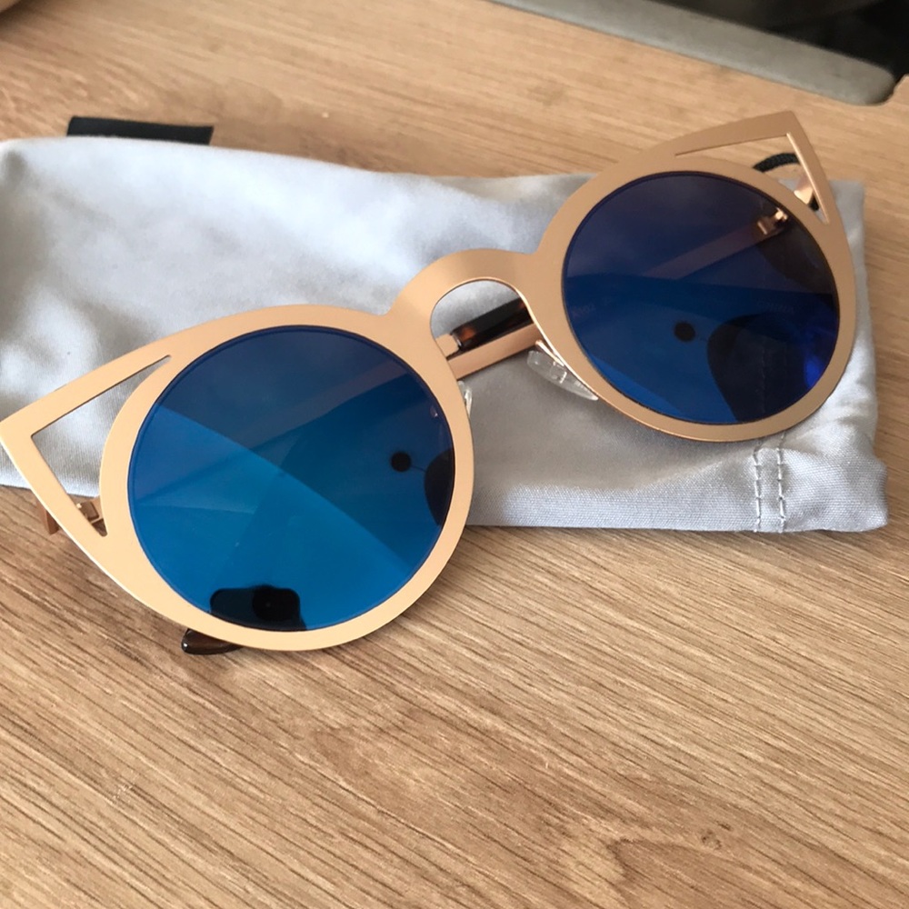 NEARLY NEW Rose Gold Cat Frame Sunglasses
